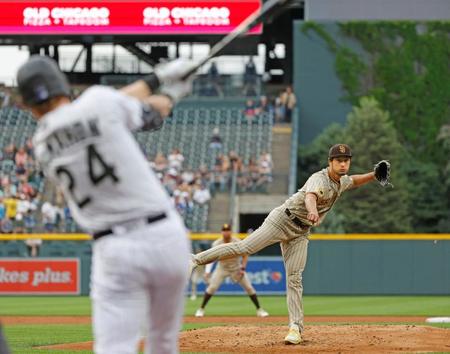　１回、マクマーンを空振り三振に仕留めるダルビッシュ