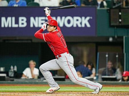　４回、左前打を放つ大谷