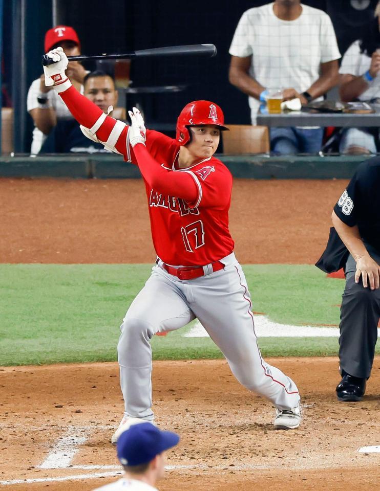 　４回、左前打を放つ大谷