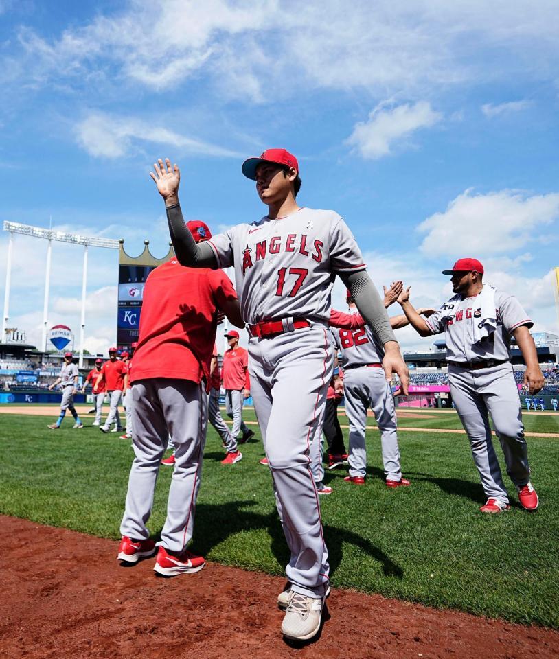 　ロイヤルズに勝利した大谷（17）。逆転の24号２ランを放った