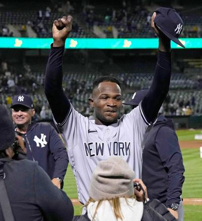 　完全試合を達成したヤンキースのヘルマン（共同）
