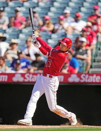 　９回、２９号２ランを放つ大谷
