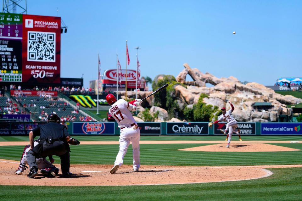 　８回、３１号ソロを放つ大谷