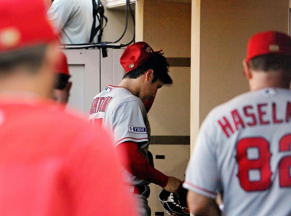 　６回途中、５失点で降板となった大谷（中央）