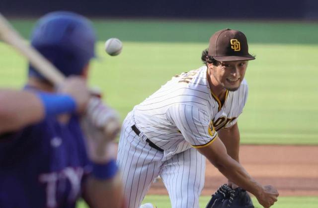 ダルビッシュ、６回３安打無失点で８勝目の権利得て降板　今季最多タイの９奪三振の力投