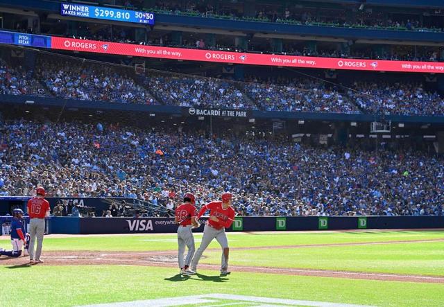 エンゼルス・大谷　異例！連続申告敬遠に敵地でブーイング　志願の先発出場＆激走二塁打も連敗