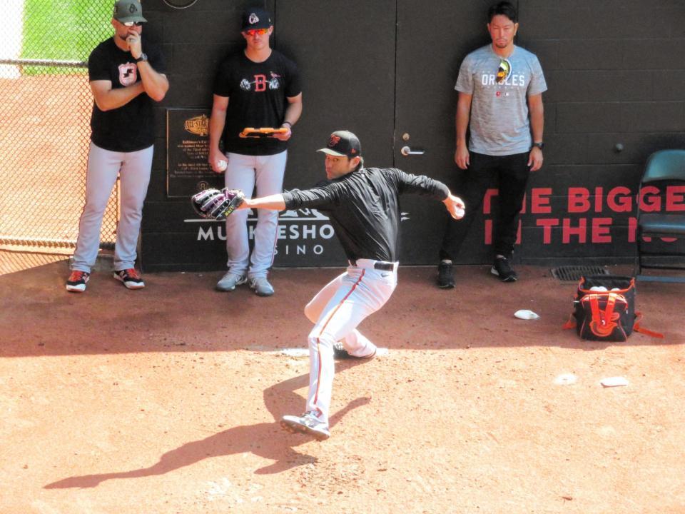 　試合前にブルペンで投球練習をする藤浪（撮影・小林信行）