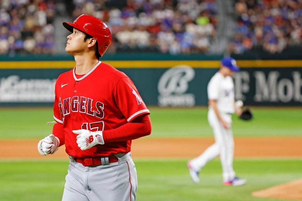 　７回、三飛に倒れた大谷。奥は投手シャーザー