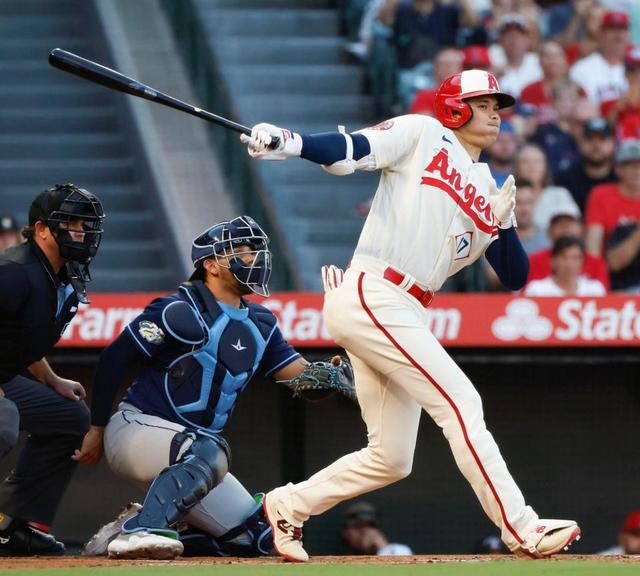 大谷翔平が強烈内野安打＆快足飛ばして同点ホーム　右手一本で捉えてもディアスのミットをはじく