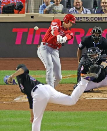 　３回、二塁打を放つ大谷。投手千賀