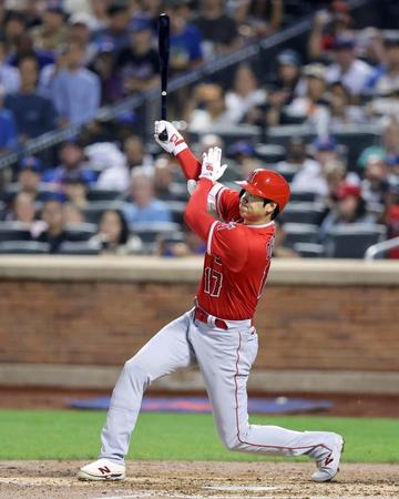 　３回、二塁打を放つ大谷（ＵＳＡトゥデー・ロイター＝共同）