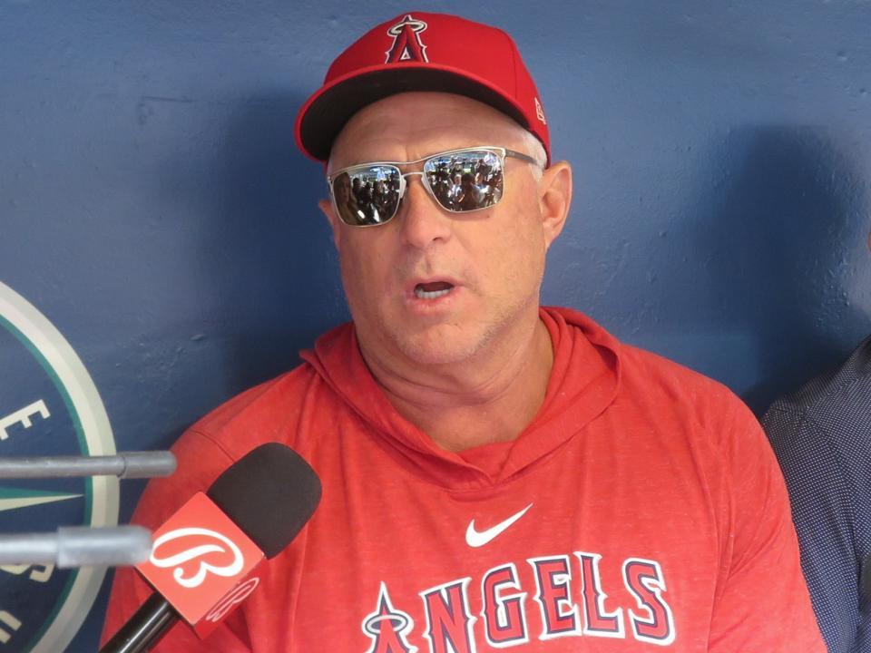 試合前に大谷の欠場を示唆したネビン監督（撮影・小林信行）