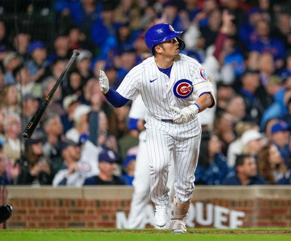 　３回、１９号ソロを放つ鈴木（共同）