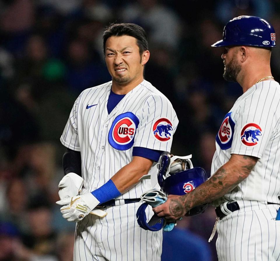 　５回、好機で左飛に倒れ、悔しそうなカブス・鈴木（共同）