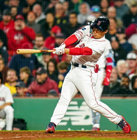 鈴木２安打、終盤に逆転許す失策　吉田は１安打