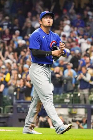 　ブルワーズにサヨナラ負けし、引き揚げるカブス・鈴木誠也（共同）