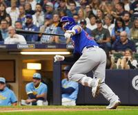 　５回、左前打を放つカブス・鈴木誠也（共同）