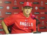 　大谷の打撃を語るネビン監督（撮影・小林信行）