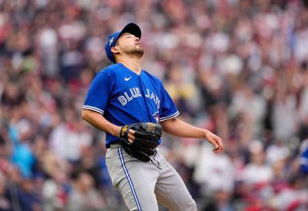 　ツインズ戦の４回、先制打を打たれたブルージェイズ・菊池＝ミネアポリス（共同）