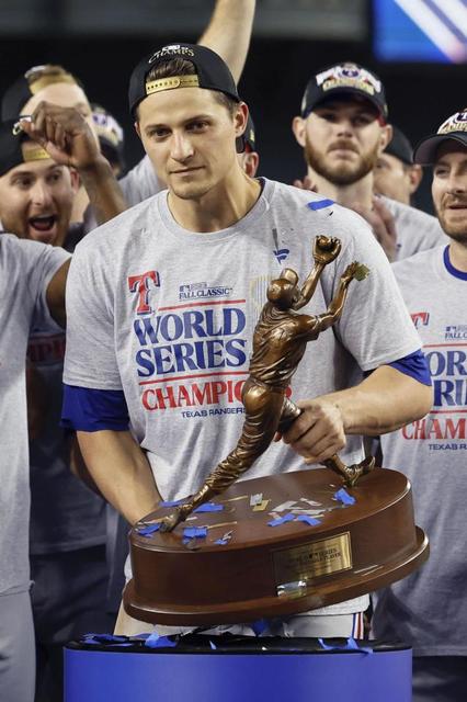 レンジャーズがワールドシリーズ初制覇 遊撃手シーガーがシリーズ