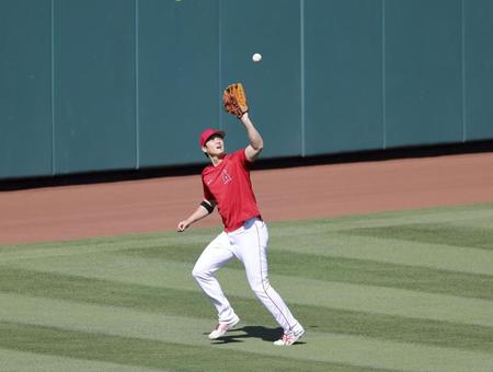 大谷翔平　左翼守備に就く可能性も　ロバーツ監督「ボール投げられるようになったら」