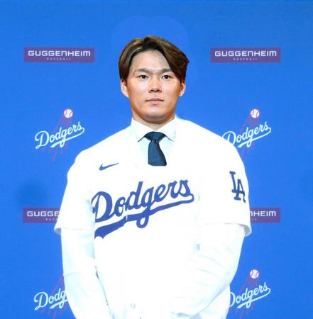 山本由伸もドジャース　大谷と世界一へ　ＭＬＢ投手最大契約１２年４６４億８０００万円　背番号「１８」提示