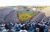 　ドジャースの本拠地ドジャースタジアム＝ロサンゼルス（共同）