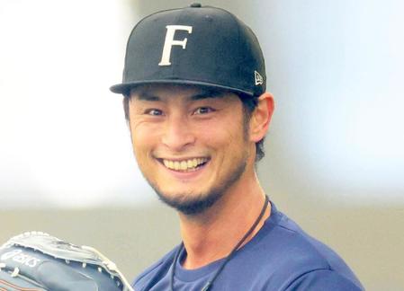 【写真】「息子の投球受ける父」球威&制球に豪邸 ダルビッシュ投稿の動画がスゴかった