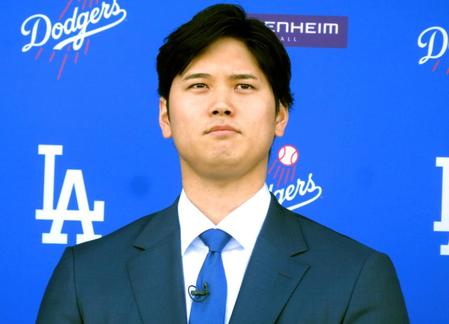 大谷翔平からサインゲットでニコニコ　若手選手が２ショ投稿　ファンは大谷の髪形にも注目「一平さんに切ってもらわないと」