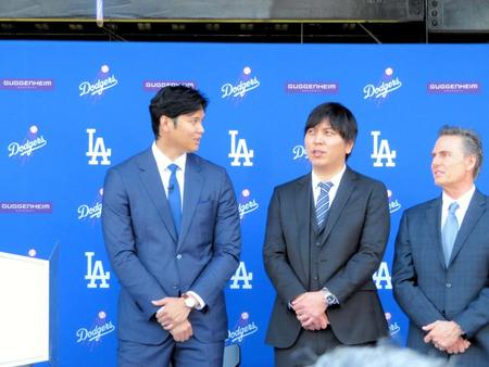 　入団会見に臨んだドジャース・大谷＝２０２３年１２月