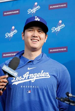 ドジャース・ロバーツ監督　大谷に「ドジャースのユニホームを着ているのは夢のよう。まだ頬をつねりたくなる」