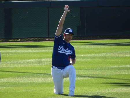 大谷翔平　柵越え５連発！ユニホーム姿お披露目でド派手パフォ　ファン熱狂、チームメイトも絶賛の嵐