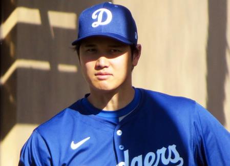 大谷翔平、オープン戦初出場で左越え本塁打　鮮烈ドジャースデビュー　術後初、177日ぶり実戦で豪快な一発に満面笑み