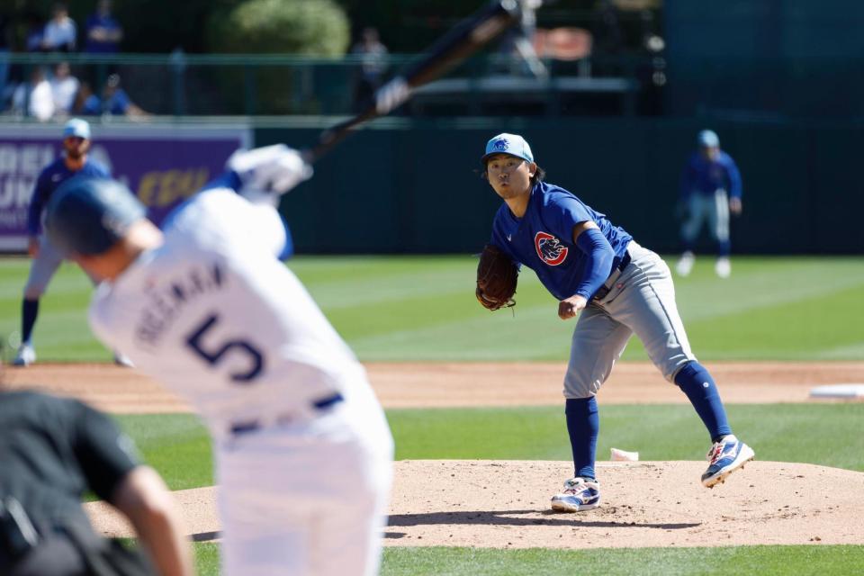 　ドジャース戦の１回、フリーマンを空振り三振に仕留めるカブス・今永（共同）