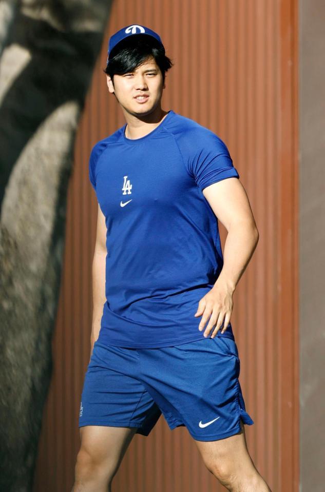 　施設内を移動する大谷