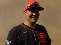 　３打席を振り返る筒香(撮影・小林信行)