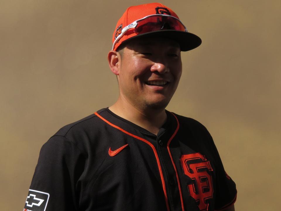 　３打席を振り返る筒香(撮影・小林信行)