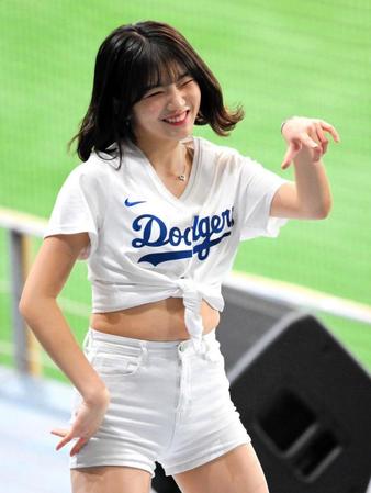 　ドジャース側を盛り上げた韓国のチアガール（撮影・伊藤笙子）