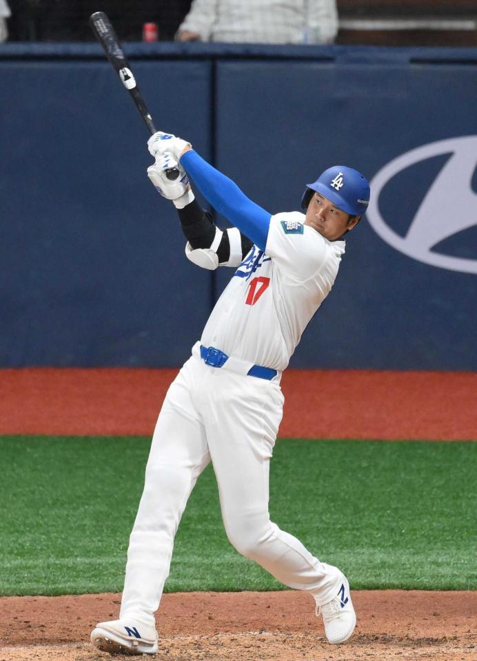 　４回、二ゴロに倒れるドジャース・大谷（撮影・伊藤笙子）