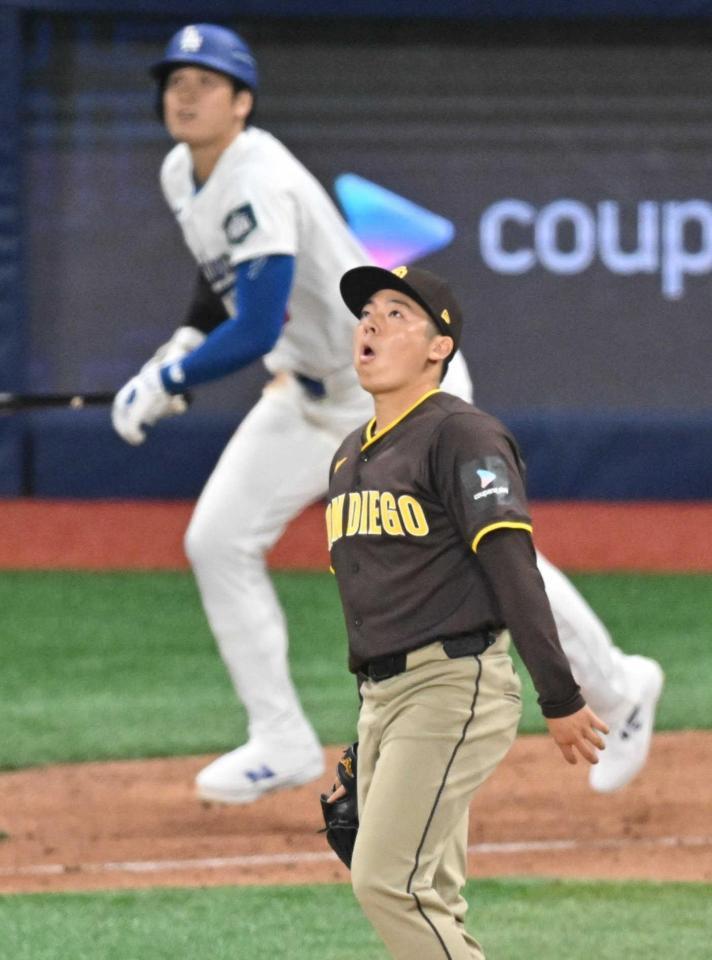 　７回、大谷を右飛に打ち取るパドレス・松井