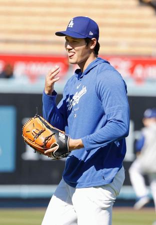 　ジャイアンツ戦を前にキャッチボールするドジャース・大谷（共同）