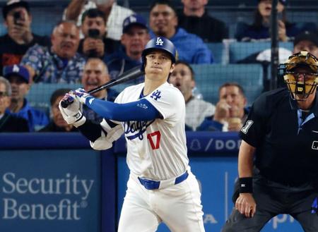 　ジャイアンツ戦の７回、今季初本塁打を放つ大谷