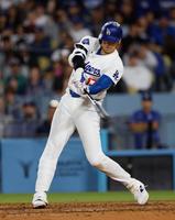 　ジャイアンツ戦の７回、今季初本塁打を放つ大谷