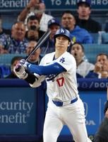 　ジャイアンツ戦の７回、今季初本塁打を放つ大谷