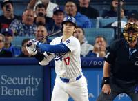 　ジャイアンツ戦の７回、今季初本塁打を放つ大谷