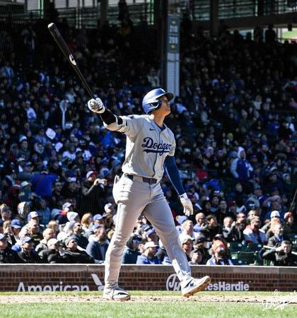 大谷翔平、会心ガッツポーズ２戦連発２号は空砲　松井秀の日本人最多記録まであと２本　５連勝ならずも光ったマルチ　　敵地ファンから大ブーイング