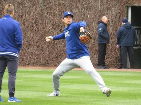 大谷翔平、敵地でブーイングと歓声　第１打席は左中間二塁打＆先制ホームイン