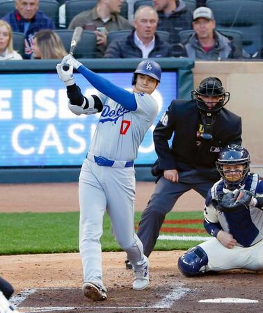 　３回、二塁打を放つ大谷