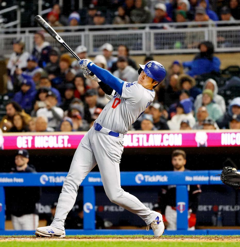 　７回、３号ソロを放つドジャース・大谷（共同）