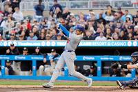 　３回、二塁打を放つ大谷（共同）